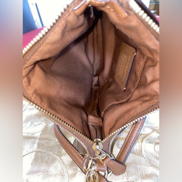 GORGEOUS🌟COACH SIGNATURE COATED CANVAS CROSSBODY 🌟GUC - CLEAN! - Picture 9 of 15